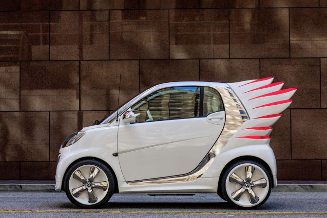 American fashion designer Jeremy Scott created this electric Smart fortwo in 2012. He fitted his trademark wings which lit up like igniting rockets. 