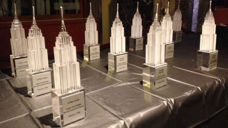 After the awards ceremony, in which glass statues of the Empire State Building are handed out, many runners head to a local bar.<br />