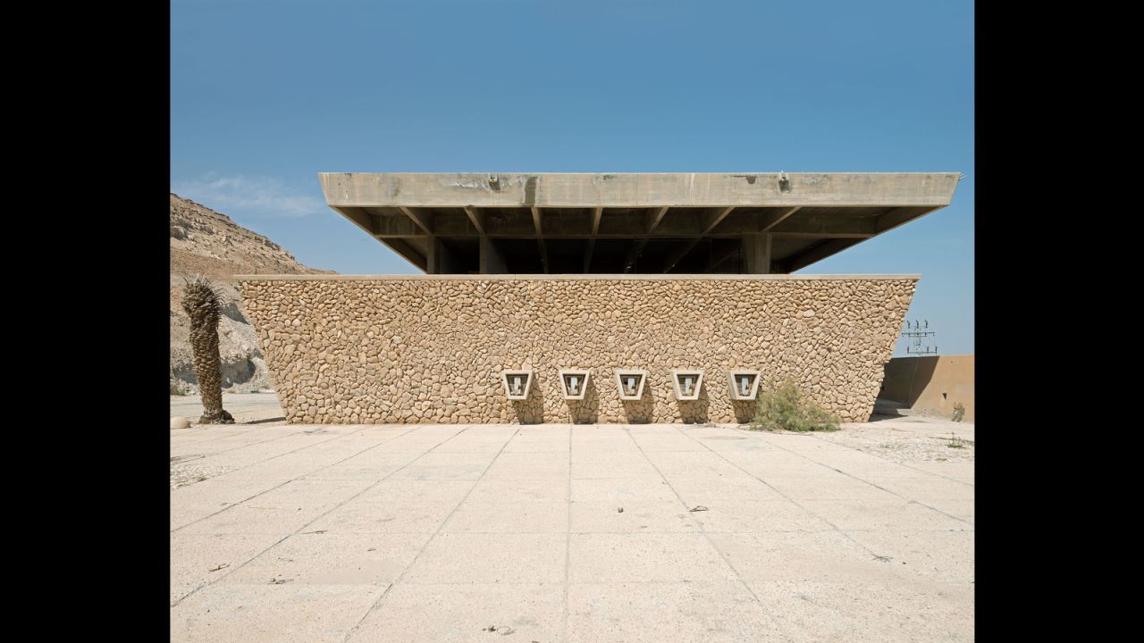 The structure of "Modern Forms" is dictated by the buildings featured. Grospierre has curated a gradual blend, each building bearing similar properties to those around it, the effect reinforcing the ties that bind a global, century-spanning movement.