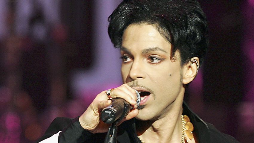 LOS ANGELES - MARCH 19:  Musician Prince performs onstage at the 36th Annual NAACP Image Awards at the Dorothy Chandler Pavilion on March 19, 2005 in Los Angeles, California. (Photo by Kevin Winter/Getty Images) *** Local Caption *** Prince