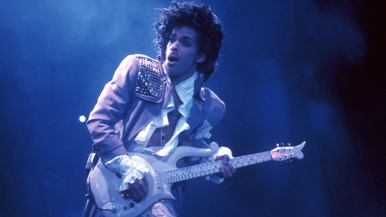 INGLEWOOD, CA - FEBRUARY 19: Prince performs live at the Fabulous Forum on February 19, 1985 in Inglewood, California. (Photo by Michael Ochs Archives/Getty Images)