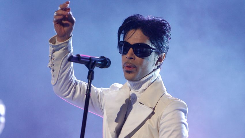 PASADENA, CA - JUNE 01:  Singer Prince performs onstage during the 2007 NCLR ALMA Awards held at the Pasadena Civic Auditorium on June 1, 2007 in Pasadena, California.  (Photo by Kevin Winter/Getty Images for NCLR)