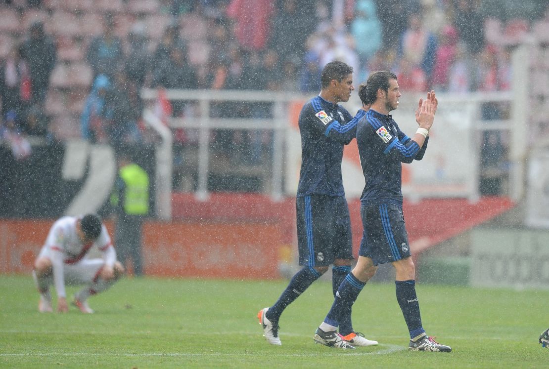 Gareth Bale (R) applauds supporters after Real Madrid beat Rayo Vallecano 3-2 in the La Liga.