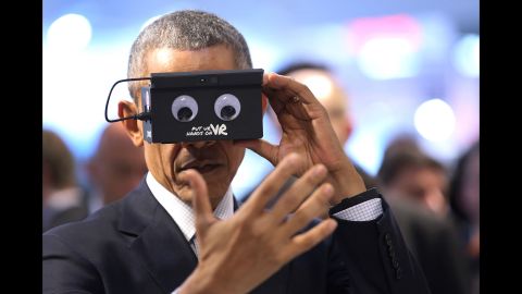 Obama tests virtual reality goggles at the Hannover Messe on April 25.