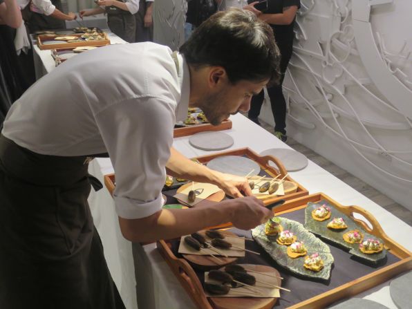 Peruvian super chef Virgilio Martinez of Lima restaurant Central was among the top chefs to join Manila's "six-hands dinner."