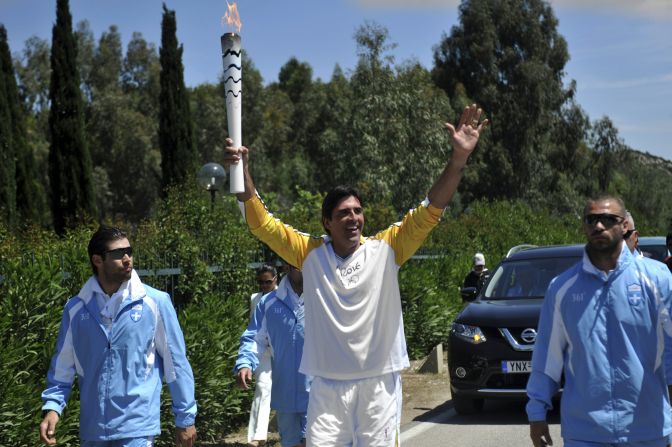 Gávio is a former volleyball star and became the first Brazilian athlete to carry the torch. He stands at nearly 2 meters tall and took home the gold medal from Barcelona 1992 and Athens 2004 Olympics.