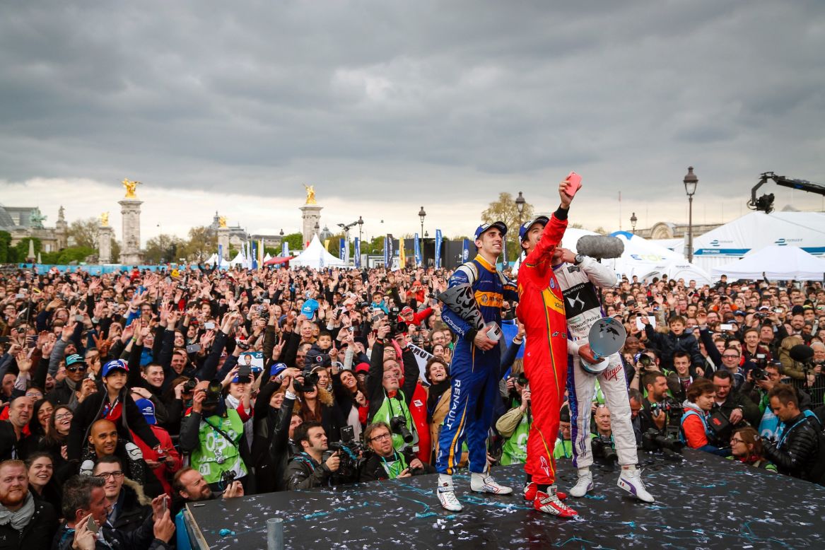 Di Grassi -- center -- takes a selfie with runner up Sebastien Buemi (left) and Jean Eric Vergne at the Paris podium ceremony in front of a throng of excited fans.