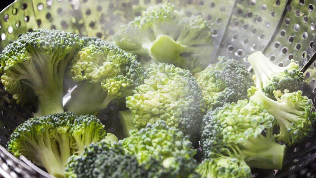 As a general rule, keep cooking time, temperature and the amount of liquid to a minimum when cooking vegetables. That's why steaming is one of the best ways to maximize nutrients. It turns out that's especially true for broccoli.