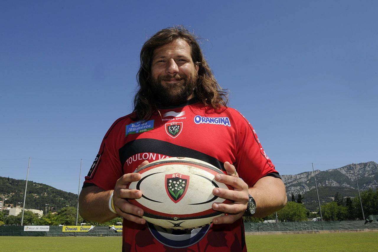 He left to join French club Toulon in 2014 before moving to Racing in 2015.
