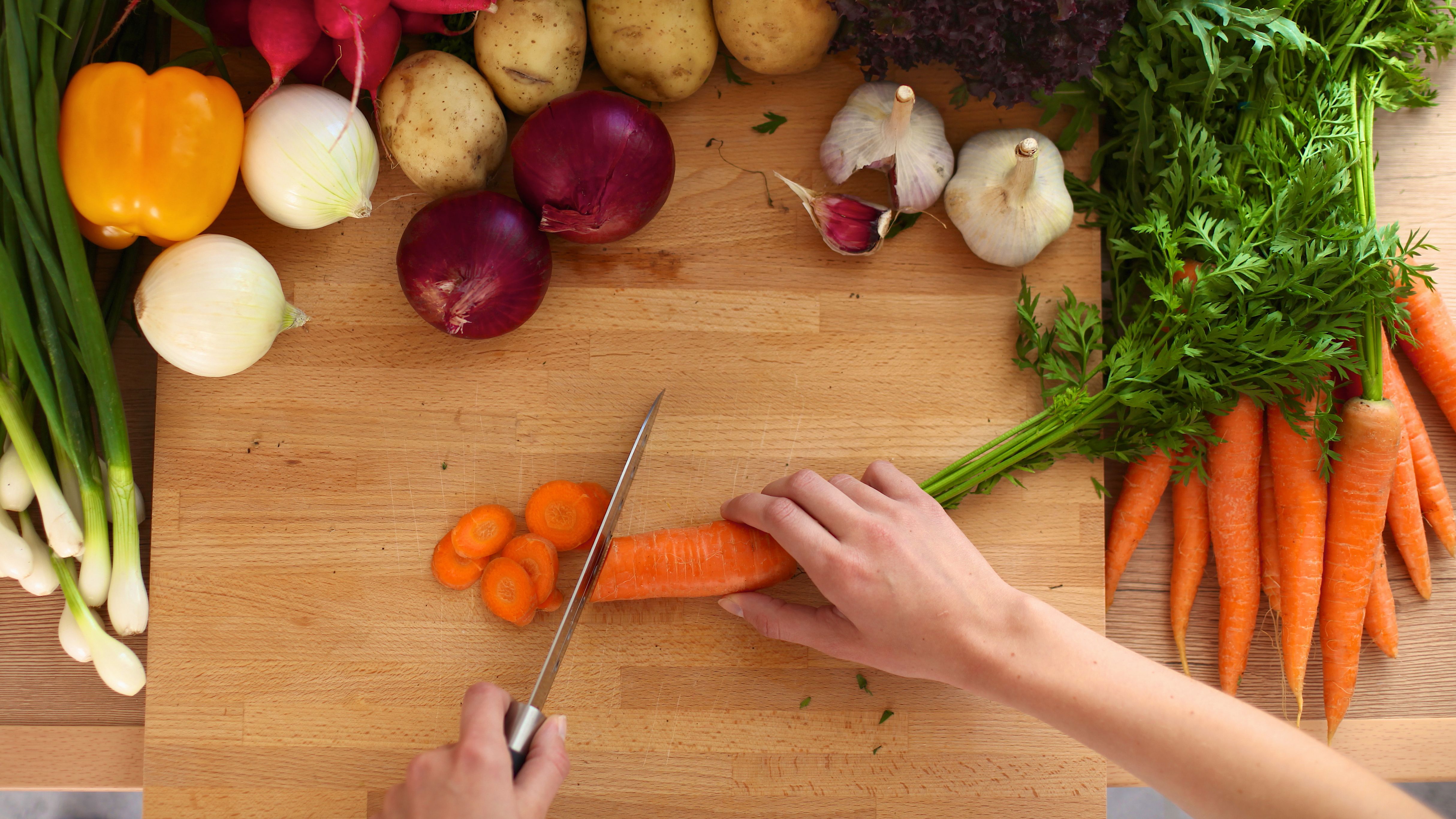 Can chopping your vegetables boost their nutrients? - Healthy Food