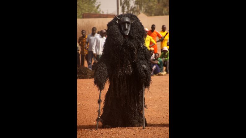 Throughout the course of the festival revelers can see performers around the clock, from early morning through to the early hours, when specialist night masks are brought out for show.