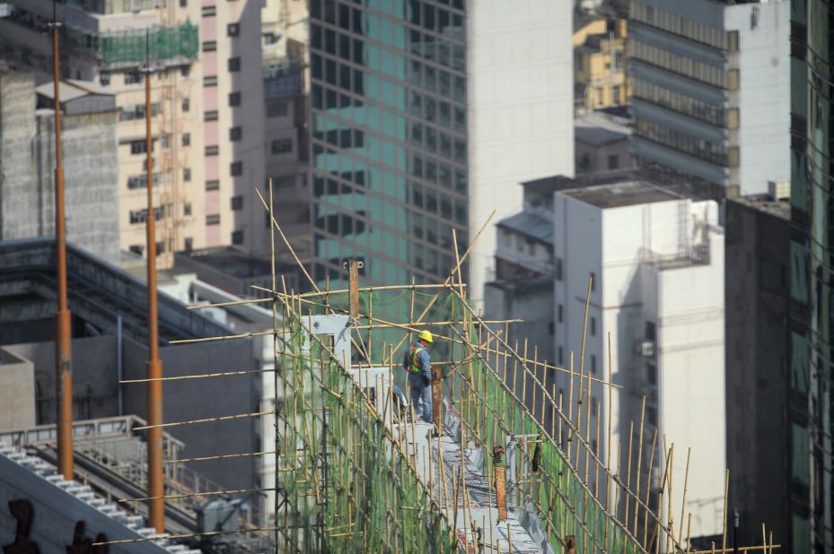 A scaffolder works an average of six to eight hours a day.