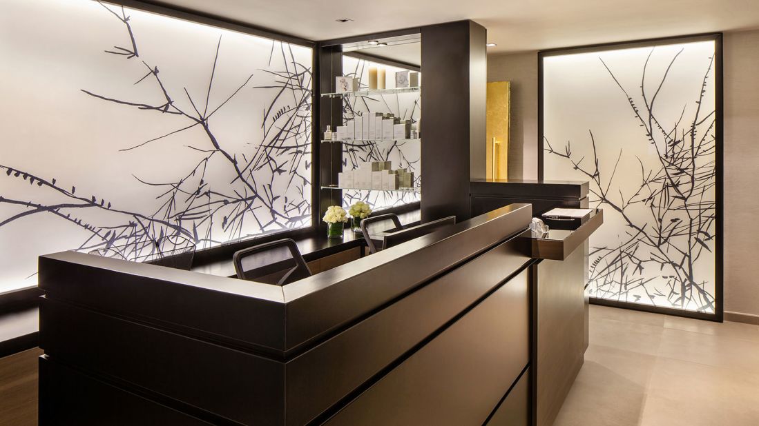 Launched in 2015 after a total makeover, London's Baglioni spa is ultramodern yet earthy, with nature-inspired artwork, warm colors and dark wood decor throughout.