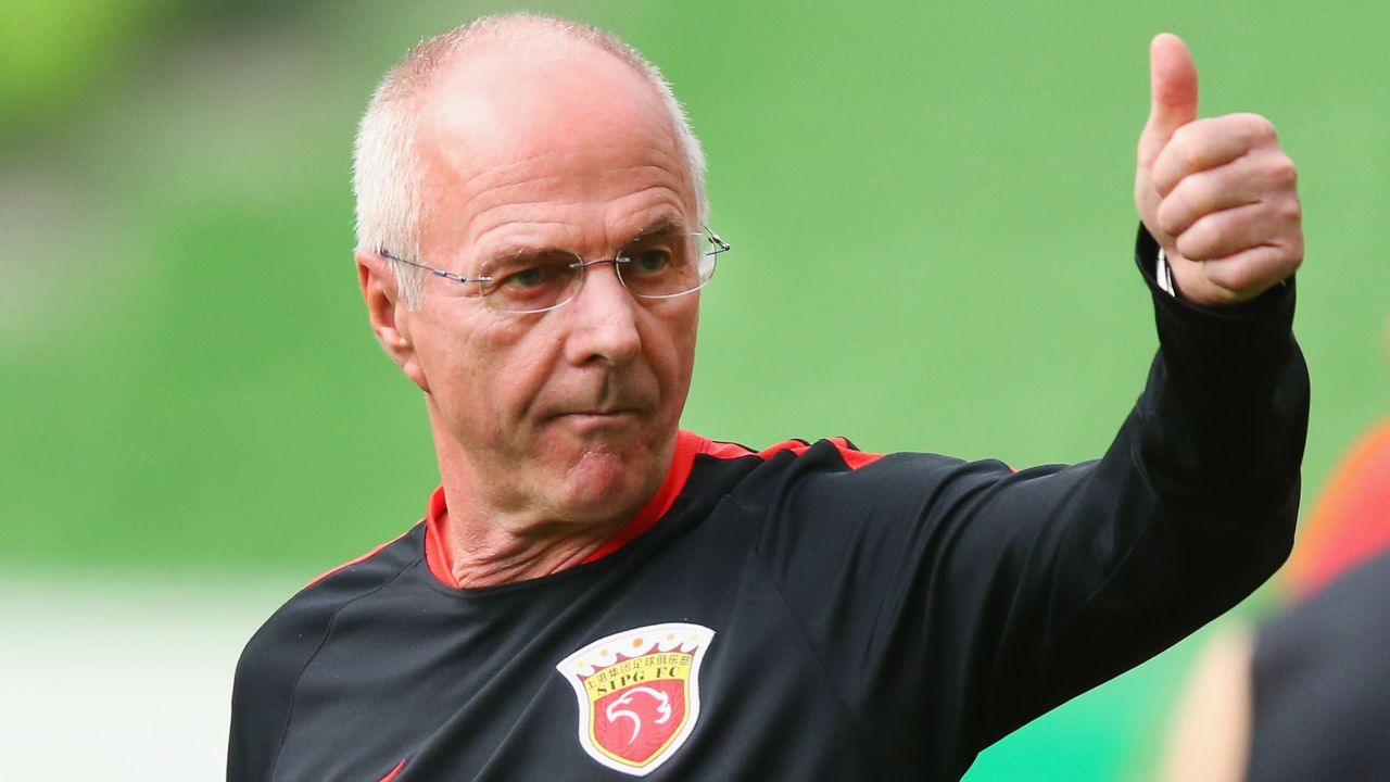 MELBOURNE, AUSTRALIA - FEBRUARY 23:  Head coach Sven Goran Eriksson gestures during the Shanghai SIPG training session at AAMI Park on February 23, 2016 in Melbourne, Australia.  (Photo by Michael Dodge/Getty Images)