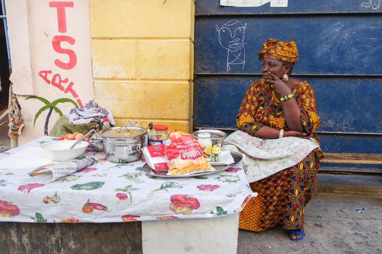 A breakfast vendor waits for customers in Saint-Louis.