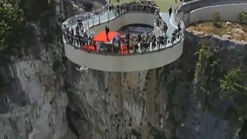 china parachuting skywalk