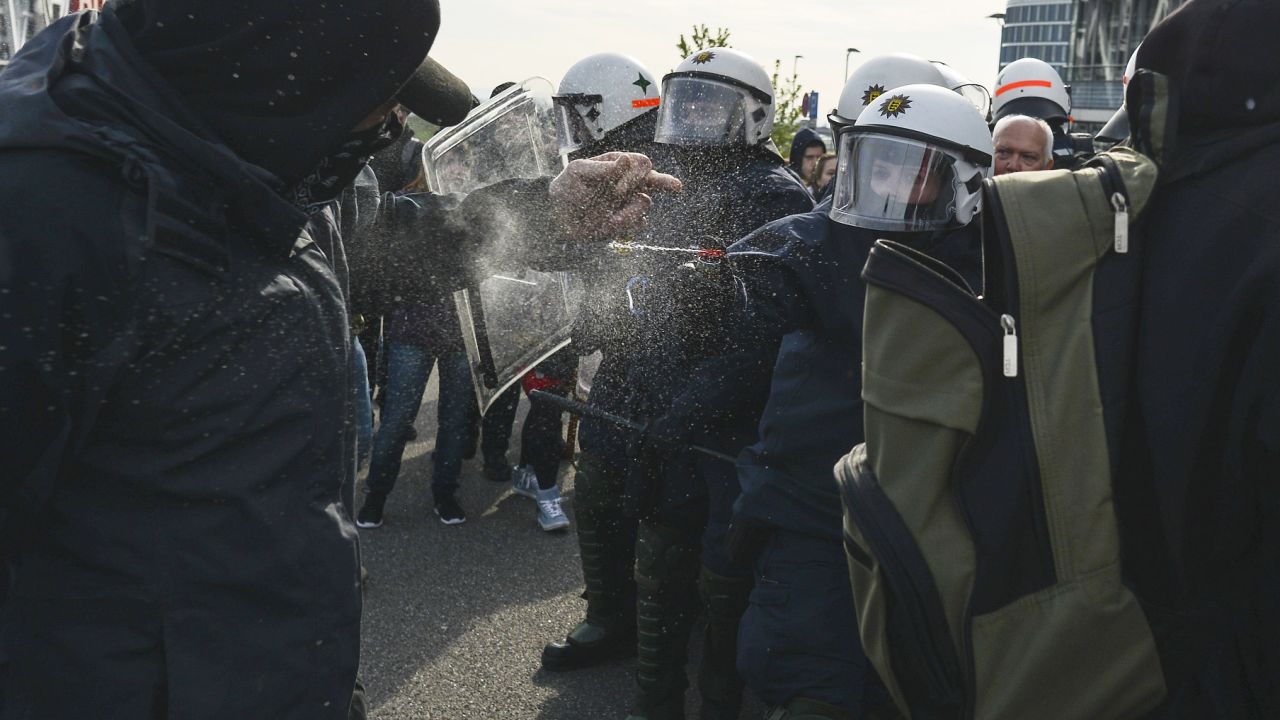 A police woman uses pepper spray against a protester as the police escorts a party member to the party congress of German right wing party AfD (Alternative fuer Deutschland) at the the Stuttgart Congress Centre ICS on April 30, 2016, in Stuttgart, southern Germany. 
Protesters tried to block the access to the party conference of the "Alternative Fuer Deutschland" (Alternative for Germany) with around 400 being taken into custody. / AFP / Philipp GUELLAND        (Photo credit should read PHILIPP GUELLAND/AFP/Getty Images)