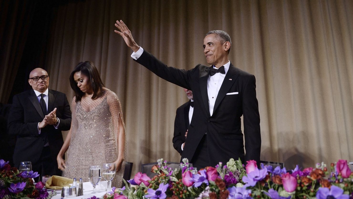 U.S. President Barack Obama waves to the audience after speaking at his final White House Correspondents' Association dinner.