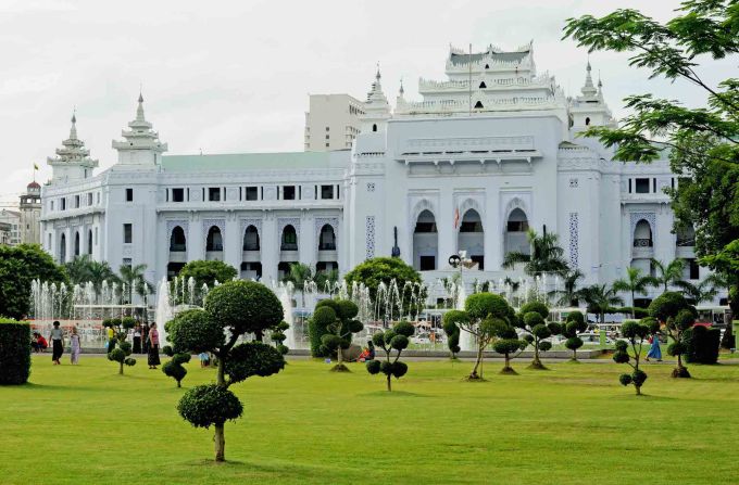 City Hall, included on the Yangon City Heritage List, was built in several stages from 1925 to 1940. 