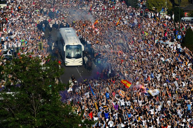 Thousands of Real Madrid fans flocked to greet the team coach as it pulled into Santiago Bernabeu ahead of the Champions League semifinal second leg against Manchester City.