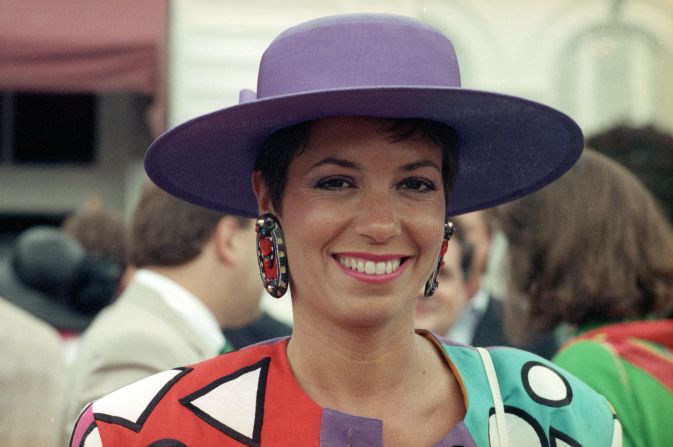 "In the 1970s and 1980s there was a return to the longer skirt, while the same casual attitude of the 1960s was still in place," said the<a href="index.php?page=&url=https%3A%2F%2Fwww.kentuckyderby.com%2Fhistory%2Ffashion%2F1970s" target="_blank" target="_blank"> Kentucky Derby website. </a>
