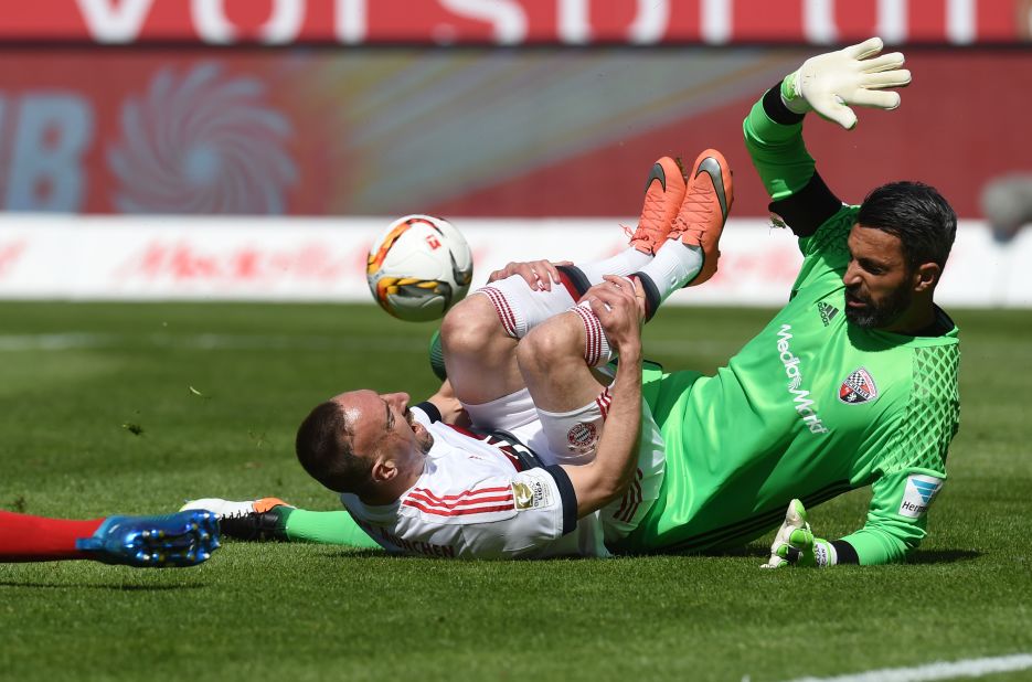 The Polish striker converted from the spot after Franck Ribery was felled in the Ingolstadt penalty area.