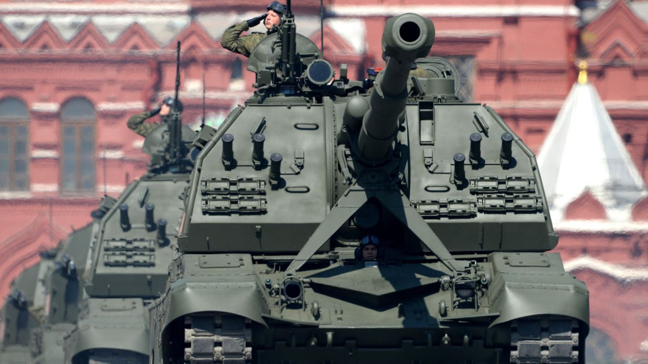 Russia's MSTA-M self-propelled 152 mm howitzers roll at Red Square during the Victory Day military parade in Moscow on May 9, 2016.
