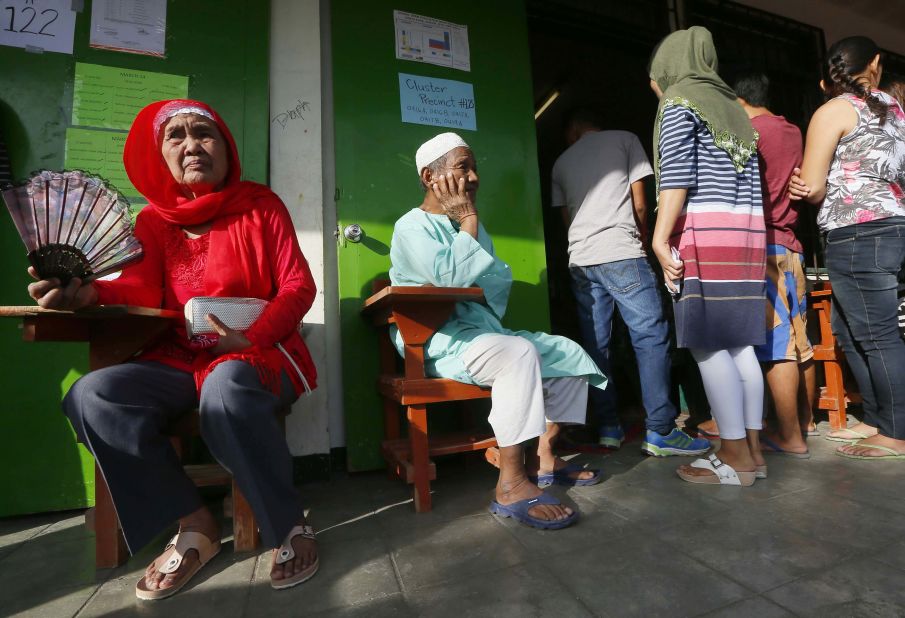Voters had to bear the stifling heat and long lines at some polling stations. 