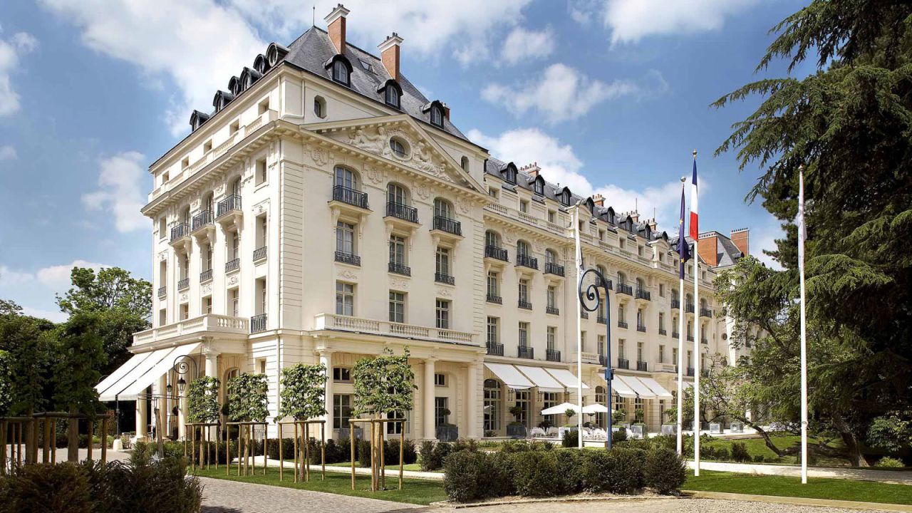 Within walking distance of the Palace of Versailles, the Trianon has 199 rooms outfitted with fireplaces and terraces, and a two-Michelin-starred restaurant, Gordon Ramsay au Trianon.