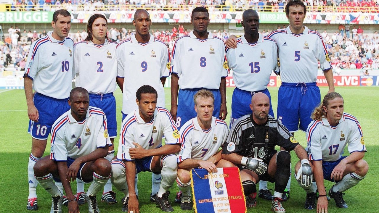 France - Euro 2000, featuring number 8, Desailly.