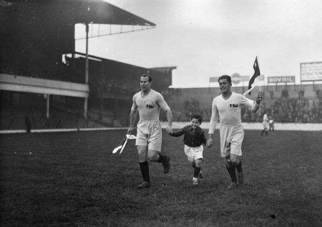 Also in 1933,  a combined Peru-Chile amateur team visited Upton Park.