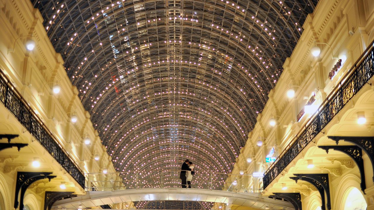GUM was built between 1890 and 1893 by Alexander Pomerantsev and Vladimir Shukhov. It has an airy interior thanks to its magnificent arched glass ceiling.