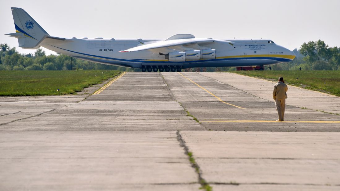 <strong>Antonov An-225 'Mriya': </strong>The worlds largest aircraft, the Antonov An-225 "Mriya" has six engines, a wingspan of 88.4 meters, and a payload of up to 250 tonnes (275 short tons). 