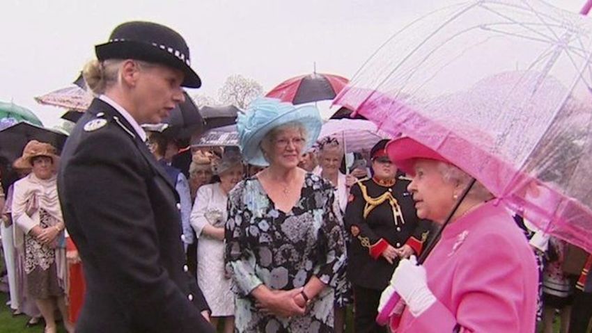 The Queen speaks to Metropolitan Police Commander Lucy D'Orsi.