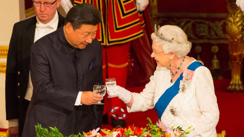 LONDON, ENGLAND - OCTOBER 20:  President of China Xi Jinping (L) and Britain's Queen Elizabeth II attend a state banquet at Buckingham Palace on October 20, 2015 in London, England. The President of the People's Republic of China, Mr Xi Jinping and his wife, Madame Peng Liyuan, are paying a State Visit to the United Kingdom as guests of the Queen. They will stay at Buckingham Palace and undertake engagements in London and Manchester. The last state visit paid by a Chinese President to the UK was Hu Jintao in 2005.  (Photo by Dominic Lipinski - WPA Pool /Getty Images)