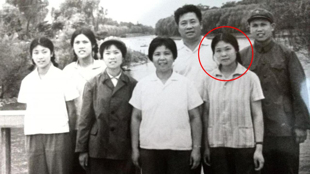 Yu Xiangzhen, circled, and her family in the 1970s.