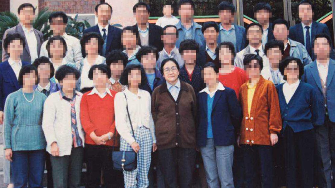 Zhang Jilan, Yu's homeroom teacher, with her class in 19