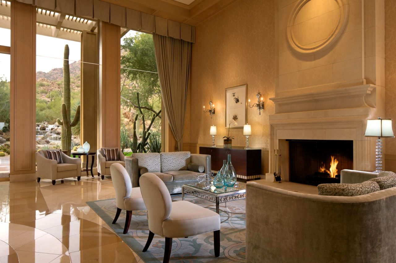 Canyon Suites guests are treated to a daily wine tasting with the resident sommelier, and have access to a personal Canyon Ambassador.