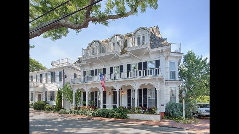 The newest spot to land when visiting Martha's Vineyard, the Christopher provides quiet elegance close to downtown Edgartown and its picturesque harbor.