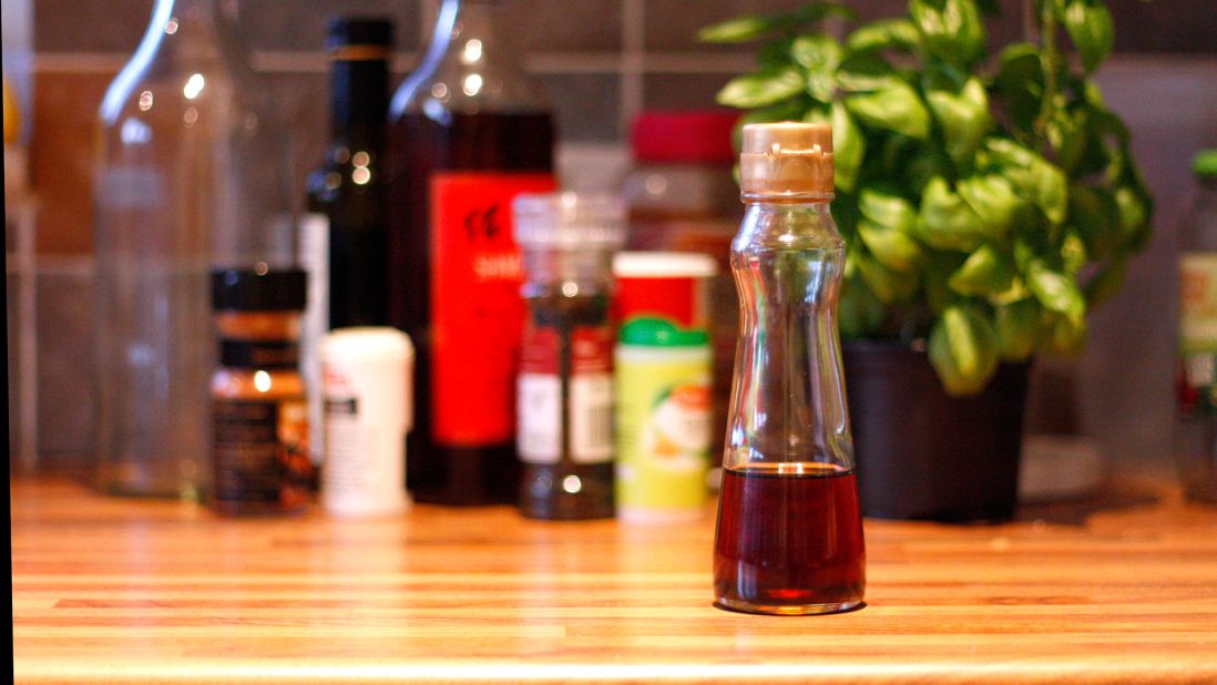 Convenient Oil Bottle Visible Sauce Dispenser Volume Control Oil