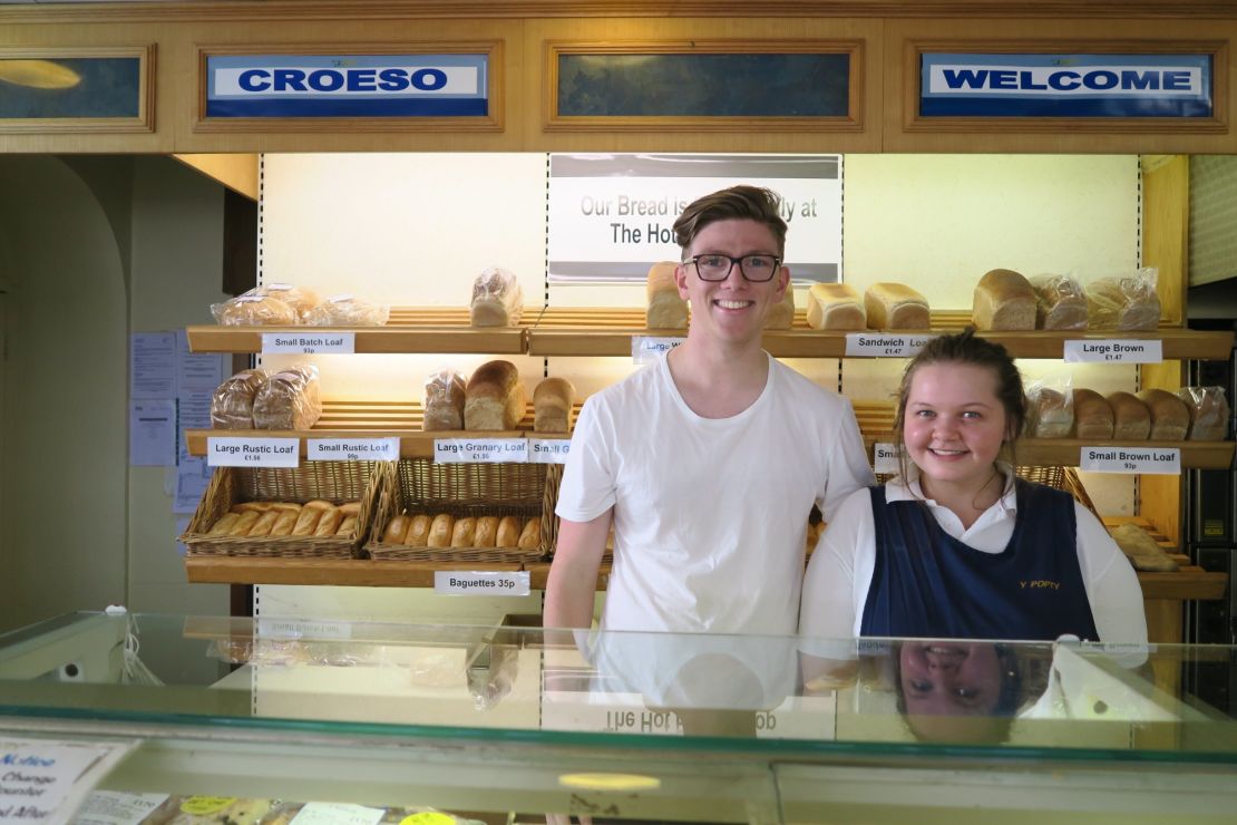 Bakery assistants Ryan Davies and Leah Jenkyns both say they support the "remain" campaign.