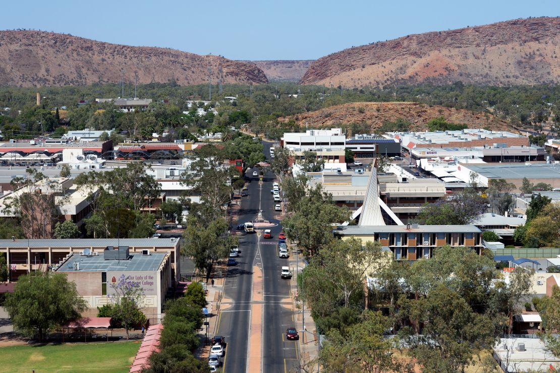 Wanarn lies 900 kilometres away from the nearest large town of Alice Springs, a tourist attraction.