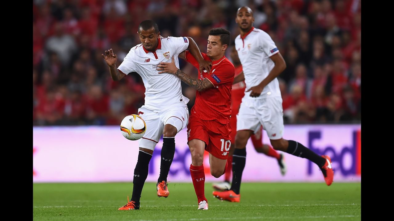Sevilla's Mariano tries to fight off Liverpool's Philippe Coutinho.