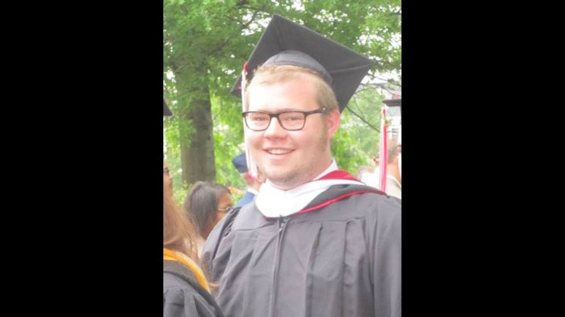 When he graduated from college in May 2013, Harmon weighed 285 pounds after making small changes, but he didn't stick with them. 