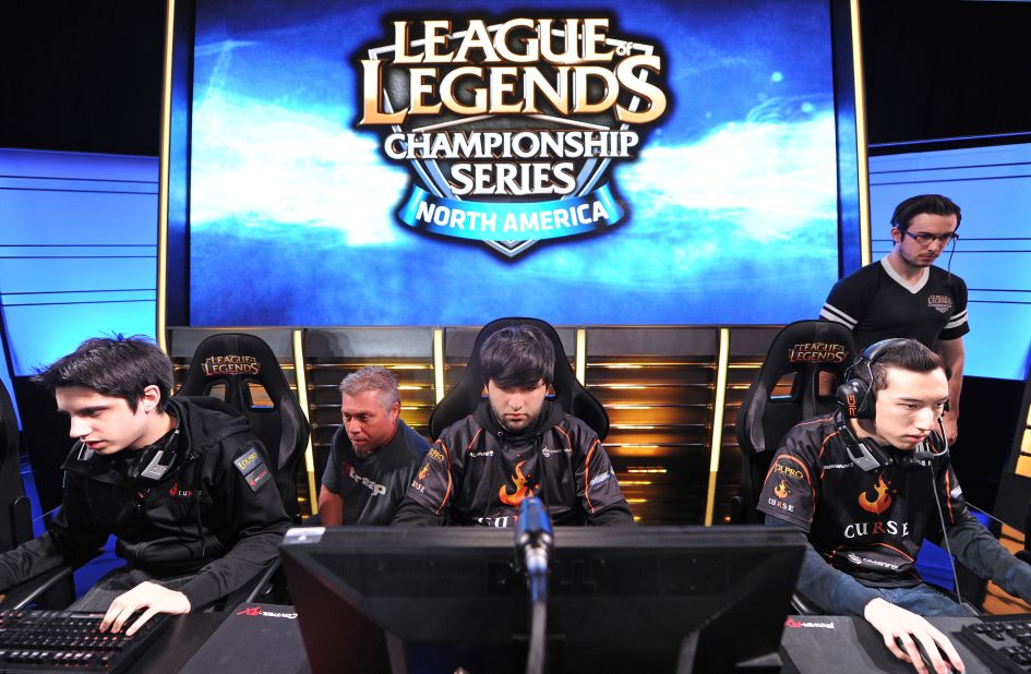 But it's the online audience that's making the difference: this year's "League of Legends" championship drew nearly 30 million viewers, in line with the combined viewership of the 2014 MLB and NBA finals. 