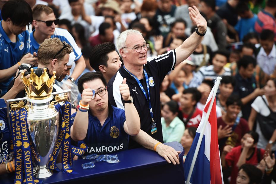 Foxes mastermind Ranieri waves to his adoring public as the bus makes its way through Bangkok.