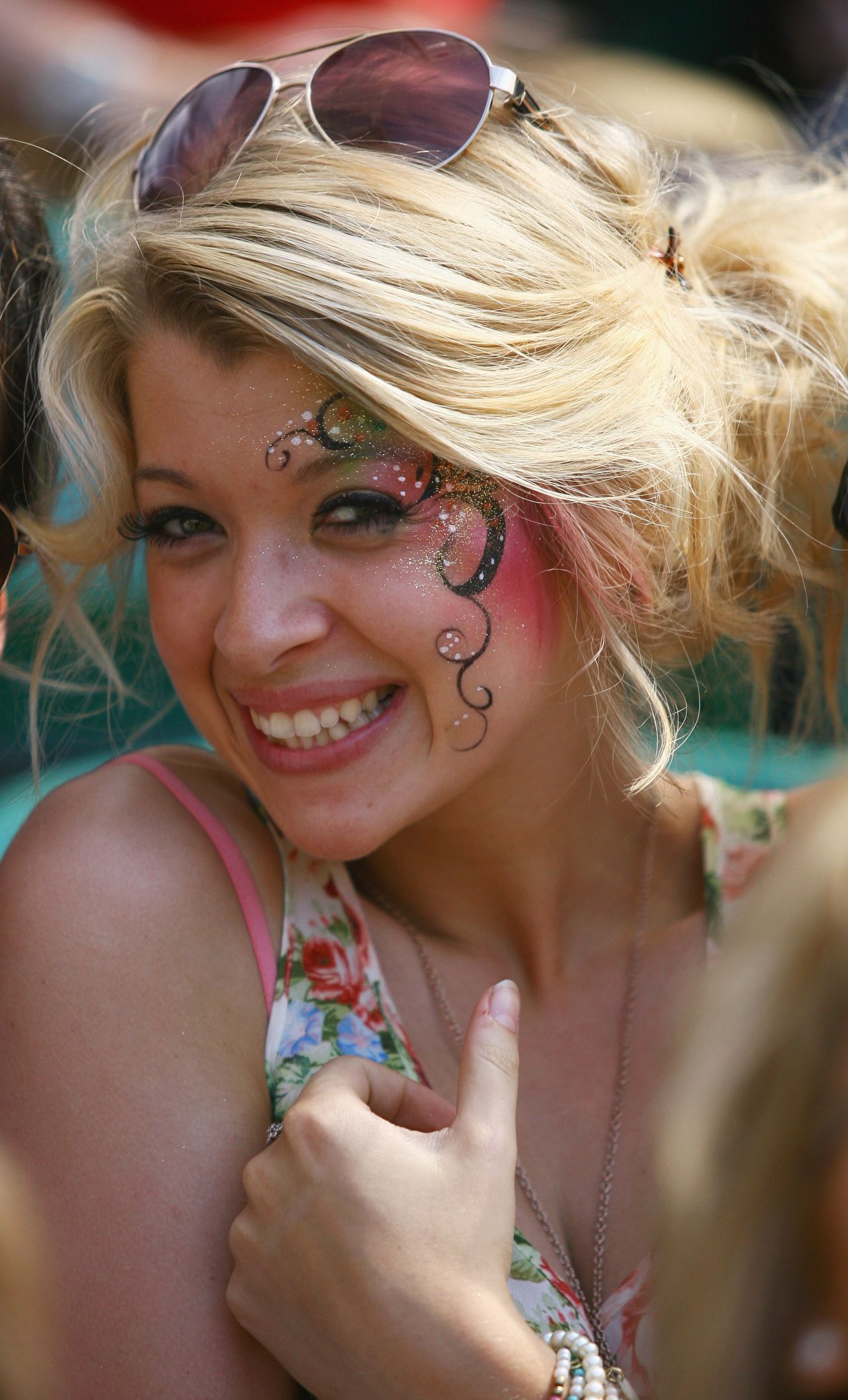 Face-painting is also a common motif for fans.