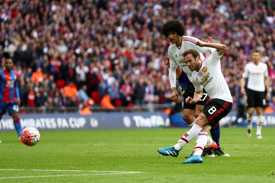 Juan Mata equalizes for Manchester United during the 2016 FA Cup final.