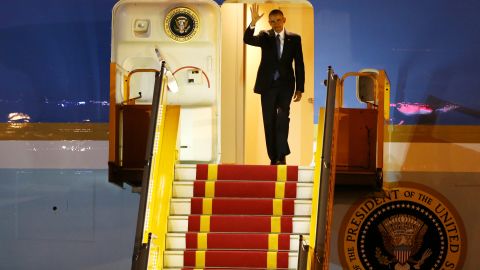 Obama arrives on Air Force One at Noi Bai International Airport in Hanoi, Vietnam, May 22, 2016. 