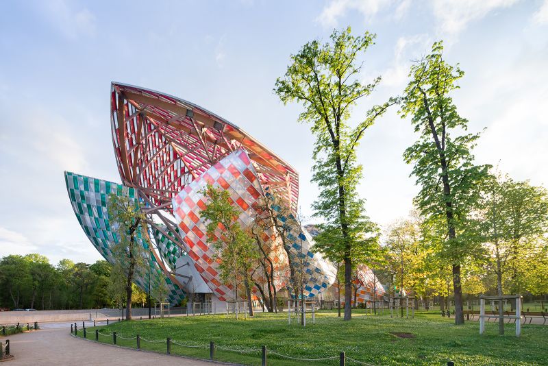 SPACEINVR  INTERACTIVE VISIT OF THE LOUIS VUITTON FOUNDATION